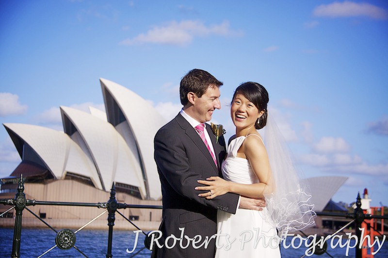 Couple in front of Sydney Opera House - wedding photography sydney